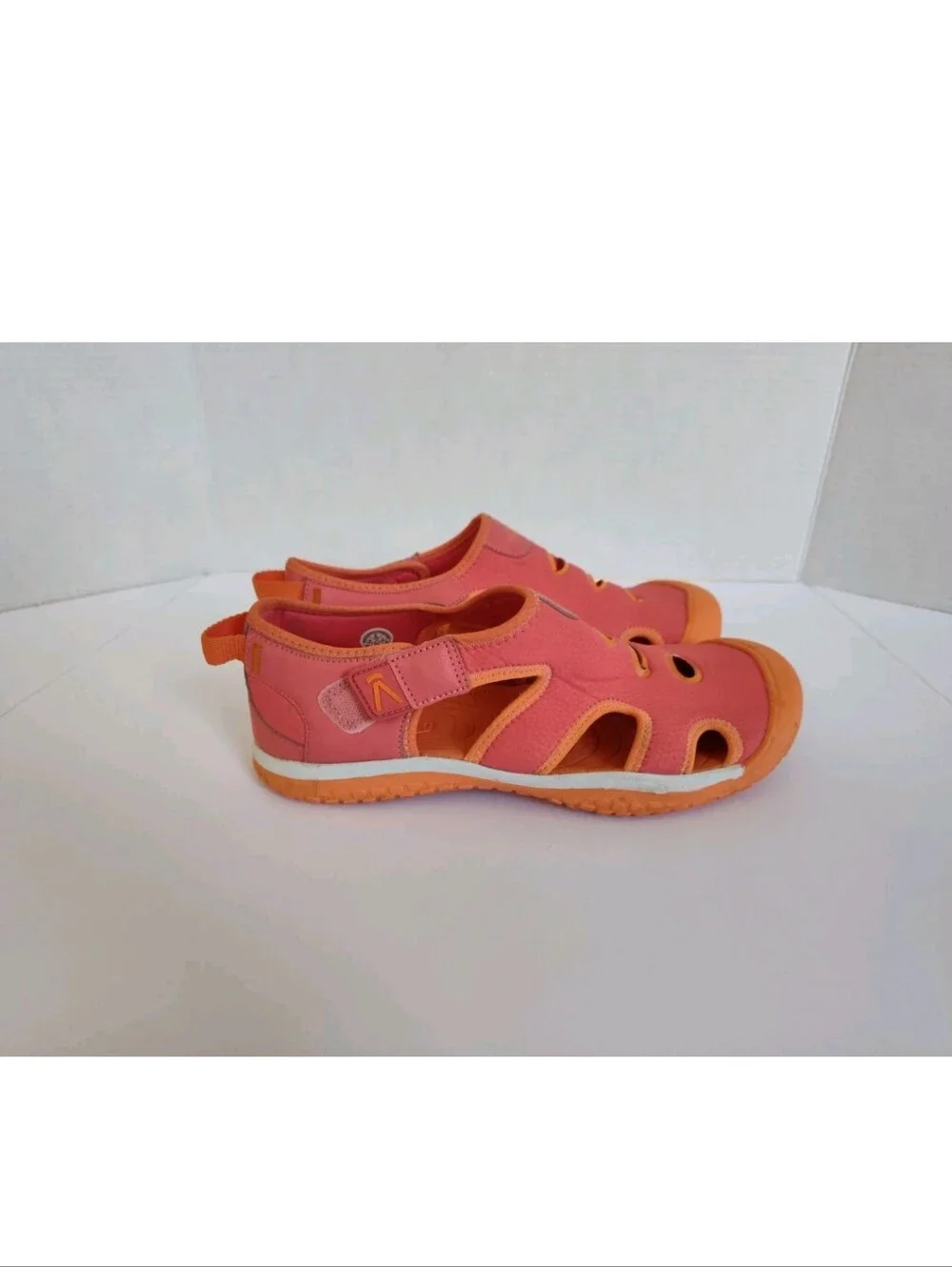KEEN Stingray Big Girls Size 6 Coral Orange Closed Toe Water Sandals Lightweight
